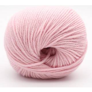 Kremke The Merry Merino 110 GOTS 10 Powder Pink Indhold: 100% merinould Vægt/længde: 50 g = ca. 110 m Anbefalede pinde: 4-5 mm Strikkefasthed: 10 cm = 18 m Vask: Forsigtig maskinvask.