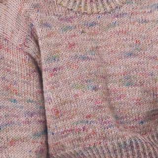 Permin Kamelia 880517 Sand Indhold: 67% Uld, 20% Fin alpaka, 5% Silke, 6% Akryl, 2% Viskose Vægt/længde: 50 g = ca. 90 m Anbefalede pinde: 6 mm Strikkefasthed: 10 x 10 cm = 14 m x 22 p Håndvask / Tørres fladt.