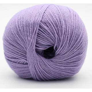Kremke The Merry Merino 220 GOTS 23 Lavendel Indhold: 100% økologisk merinould Vægt/længde: 50 g = ca. 220 m Anbefalede pinde: 2.5-3.5 mm Strikkefasthed: 10 cm = 28 m Vask: Finvask30ºC.