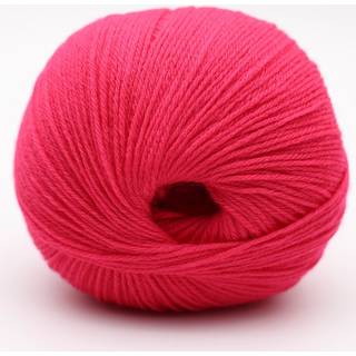 Kremke The Merry Merino 220 GOTS 11 Pink Indhold: 100% økologisk merinould Vægt/længde: 50 g = ca. 220 m Anbefalede pinde: 2.5-3.5 mm Strikkefasthed: 10 cm = 28 m Vask: Finvask30ºC.