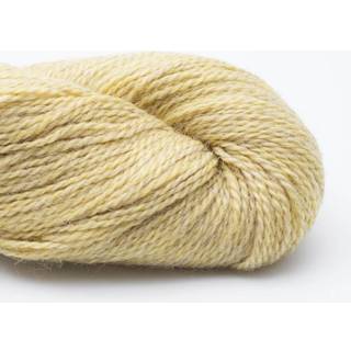 BC Garn Babyalpaca 10/2 RAS 110 Hvede Gul RAS Indhold: 100% Alpaca Vægt/længde: 50 g. = ca. 250 meter Anbefalede pinde: 2.5-4mm Strikkefasthed: 10 x 10 cm = 31 m x 42 r Vask: Håndvask/ Tåler ikke tørretumbling.