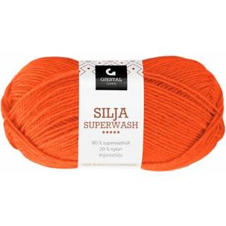 Gjestal Silja Superwash 399 Orange Indhold: 80% superwash uld, 20% nylon Vægt/Længde: 50 g = ca. 150 meter Anbefalede pinde: 3.00 mm Strikkefasthed: 10 cm = 26 m Vask: Uldvask 40ºC / Brug ikke skyllemiddel / Tåler ikke tørretumbler / Tørres fladt.