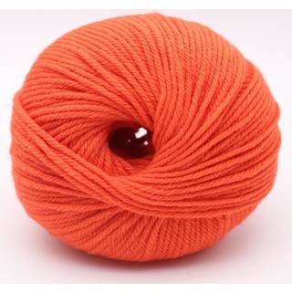 Kremke The Merry Merino 110 GOTS 09 Blood Orange Indhold: 100% merinould Vægt/længde: 50 g = ca. 110 m Anbefalede pinde: 4-5 mm Strikkefasthed: 10 cm = 18 m Vask: Forsigtig maskinvask.