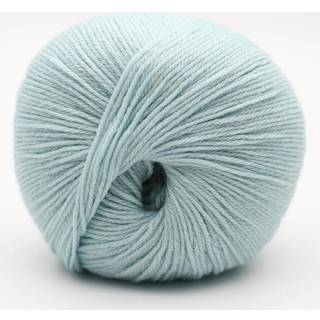 Kremke The Merry Merino 220 GOTS 20 Eisblau Indhold: 100% økologisk merinould Vægt/længde: 50 g = ca. 220 m Anbefalede pinde: 2.5-3.5 mm Strikkefasthed: 10 cm = 28 m Vask: Finvask30ºC.