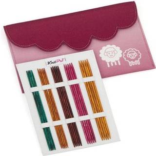 KnitPro Dreamz Strømpepinde Sæt, Deluxe, 15 cm Materiale: Poleret birketræ Type: Strømpepinde sæt Antal størrelser: 9 størrelser Størrelser: 2,00 mm, 2,25 mm, 2,50 mm, 2,75 mm, 3,00 mm, 3,25 mm, 3,50 mm, 3,75 mm, 4,00 mm Længde: 15 cm Emballage: Bordeaux stofetui.