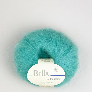 Permin Bella 95 Atlantis Indhold: 75% kid mohair, 20% uld, 5% polyamid Vægt/længde: 50 g = ca. 145 meter Anbefalede pinde: 6.00 mm Strikkefasthed: 10 x 10 cm = 14 m x 22 p Vask: Håndvask, max 30ºC.
