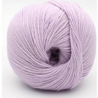 Kremke The Merry Merino 220 GOTS 22 Flieder Indhold: 100% økologisk merinould Vægt/længde: 50 g = ca. 220 m Anbefalede pinde: 2.5-3.5 mm Strikkefasthed: 10 cm = 28 m Vask: Finvask30ºC.