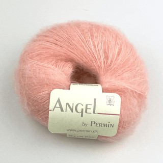Permin Angel 111 Flamingo Indhold:70% kid mohair, 30% silke Vægt/længde: 25 g = ca. 210 meter Anbefalede pinde: 4.50 mm Strikkefasthed: 10 x 10 cm cm = 20 m x 28 p Vask:Håndvask.