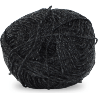 Hjertegarn Sock 4 0403 Indhold: 75% superwash uld, 25% polyamid Vægt/længde: 50 g = ca. 210 meter Anbefalede pinde:2.5-3 mm Strikkefasthed:10 x 10 cm = 28 m Vask:Uldvask 30º / Brug uldvaskemiddel.