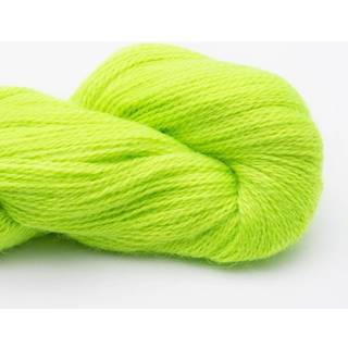 BC Garn Babyalpaca 10/2 RAS 68 Neon Grøn RAS Indhold: 100% Alpaca Vægt/længde: 50 g. = ca. 250 meter Anbefalede pinde: 2.5-4mm Strikkefasthed: 10 x 10 cm = 31 m x 42 r Vask: Håndvask/ Tåler ikke tørretumbling.