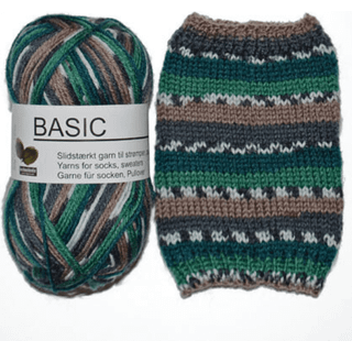 Hjertegarn Basic Print 1276 Indhold: 75% superwash uld, 25% polyamid Vægt/længde: 50 g = ca. 140 meter Anbefalede pinde: 3-3.5 mm Strikkefasthed: 10 x 10 cm = 26 m Vask:Maskinvask 30º / Brug uldvaskemiddel.