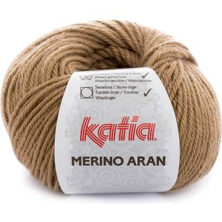 Katia Merino Aran 035 Kamel Indhold: 52% superwash merinould, 48% akryl Vægt/længde: 100 g = ca. 155 meter Anbefalede pinde: 4.5-5.5 mm Strikkefasthed: 10 x 10 cm = 16 m x 20 p Vask: Finvask 30℃ / Kan tørretumbles.