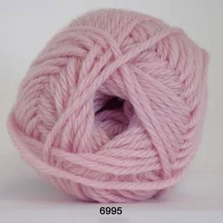 Hjertegarn Ragg-Strømpegarn 6995 Indhold: 70% superwash Uld, 30% Nylon Vægt/længde: 50 gram = ca. 77 meter Anbefalede pinde: 5.00 mm Strikkefasthed: 10 cm x 10 cm = 16 m x 22 p Tåler maskinvask, max 40°C ved skånevask / Tåler ikke tørretumbler / Tørres fladt.