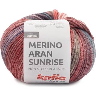 Katia Merino Aran Sunrise 309 Lilla-Grøn-Rød Indhold: 52% merinould, 48% akryl Vægt/længde: 100 g = ca. 155 meter Anbefalede pinde: 4.5-5.5 mm Strikkefasthed: 10 x 10 cm = 16 m x 20 p Vask: Maskinvask 30℃ / Kan tørretumbles.