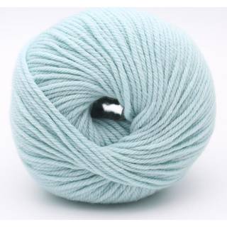 Kremke The Merry Merino 110 GOTS 20 Ice Blue Indhold: 100% merinould Vægt/længde: 50 g = ca. 110 m Anbefalede pinde: 4-5 mm Strikkefasthed: 10 cm = 18 m Vask: Forsigtig maskinvask.