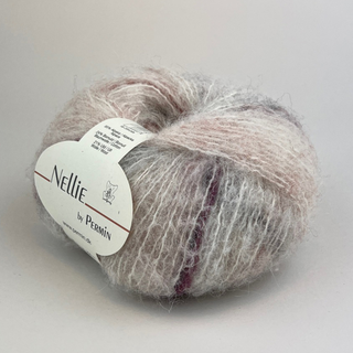 Permin Nellie 08 Sart rosa/vinrød/rust Indhold: 55% børstet alpaca, 24% bomuld, 21% uld Vægt/længde: 50 g = ca. 200 meter Anbefalede pinde: 3.50-4.00 mm Strikkefasthed: 10 x 10 cm = 18-20 m x 28-30 p Vask: Håndvask.
