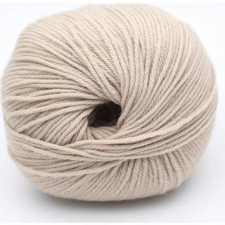 Kremke The Merry Merino 140 GOTS 02 Beige Indhold:100% økologisk merinould Vægt/længde: 50 g = ca. 140 m Anbefalede pinde: 3-4 mm Strikkefasthed: 10 x 10 cm = 20 m x 30 p Vask:Finvask30ºC.