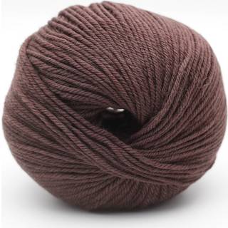 Kremke The Merry Merino 140 GOTS 06 Coffee Indhold:100% økologisk merinould Vægt/længde: 50 g = ca. 140 m Anbefalede pinde: 3-4 mm Strikkefasthed: 10 x 10 cm = 20 m x 30 p Vask:Finvask30ºC.