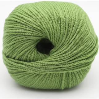 Kremke The Merry Merino 140 GOTS 15 Meadow Indhold:100% økologisk merinould Vægt/længde: 50 g = ca. 140 m Anbefalede pinde: 3-4 mm Strikkefasthed: 10 x 10 cm = 20 m x 30 p Vask:Finvask30ºC.