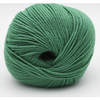 Kremke The Merry Merino 140 GOTS 16 Patina Indhold:100% økologisk merinould Vægt/længde: 50 g = ca. 140 m Anbefalede pinde: 3-4 mm Strikkefasthed: 10 x 10 cm = 20 m x 30 p Vask:Finvask30ºC.