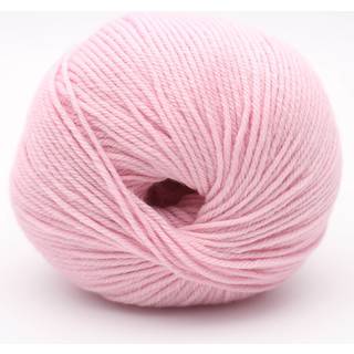 Kremke The Merry Merino 140 GOTS 10 Powder pink Indhold:100% økologisk merinould Vægt/længde: 50 g = ca. 140 m Anbefalede pinde: 3-4 mm Strikkefasthed: 10 x 10 cm = 20 m x 30 p Vask:Finvask30ºC.