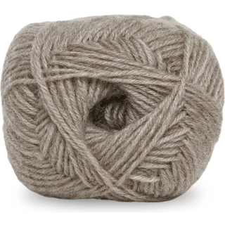 Hjertegarn Sock 4 2300 Indhold: 75% superwash uld, 25% polyamid Vægt/længde: 50 g = ca. 210 meter Anbefalede pinde:2.5-3 mm Strikkefasthed:10 x 10 cm = 28 m Vask:Uldvask 30º / Brug uldvaskemiddel.