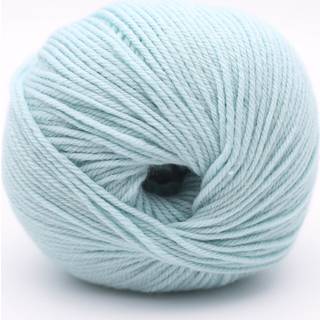 Kremke The Merry Merino 140 GOTS 20 Ice blue Indhold:100% økologisk merinould Vægt/længde: 50 g = ca. 140 m Anbefalede pinde: 3-4 mm Strikkefasthed: 10 x 10 cm = 20 m x 30 p Vask:Finvask30ºC.
