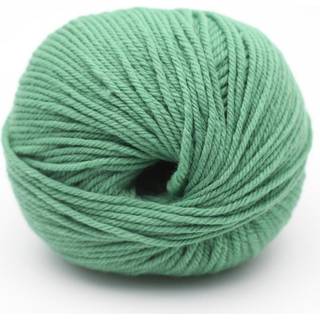 Kremke The Merry Merino 110 GOTS 16 Patina Indhold: 100% merinould Vægt/længde: 50 g = ca. 110 m Anbefalede pinde: 4-5 mm Strikkefasthed: 10 cm = 18 m Vask: Forsigtig maskinvask.