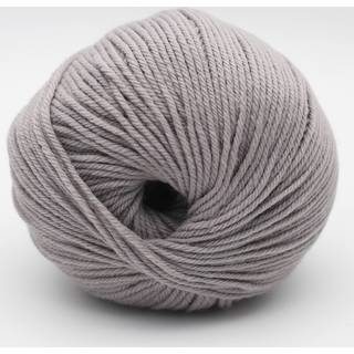 Kremke The Merry Merino 140 GOTS 28 Medium grey Indhold:100% økologisk merinould Vægt/længde: 50 g = ca. 140 m Anbefalede pinde: 3-4 mm Strikkefasthed: 10 x 10 cm = 20 m x 30 p Vask:Finvask30ºC.