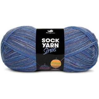 Mayflower Sock Yarn Universe Sirius 06 Blå/Kobolt/Skifer Indhold: 75% Superwash uld, 25% Polyamid Vægt/længde: 50 gram = ca. 210 meter Anbefalede pinde: 2.50-3.00 mm Strikkefasthed: 10 x 10 cm = 28 m x 42 rk Finvask eller uldvask 40°C / Tørres fladt.