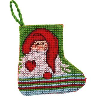 Broderikit Nisse 7 x 7 cm Broderisæt med nisse design Dimensioner: 7x7 cm Korssting med delte garn 8 levende farver i brug Festlig nisse på aida stof.