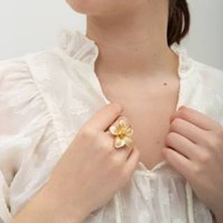 Bibi Bijoux Bibi Bijoux Gold Tone Flower Adjustable Ring