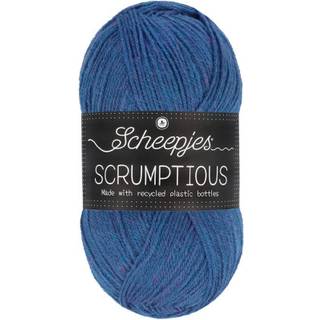 Scheepjes Scrumptious 356 Concord Grape Pie Indhold: 50% Polyester fra genanvendte plastflasker / 50% akryl Vægt/længde: 100 g = ca. 300 meter Anbefalede pinde: 4 mm Strikkefasthed: 10 x 10 cm = 20 m x 24 r Kan vaskes på skånsom maskinvask, maks. 30 °C / Tørres fladt.