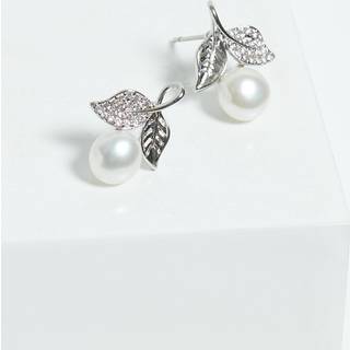 Jon Richard Leaf Cubic Zirconia og perle øreringeEn