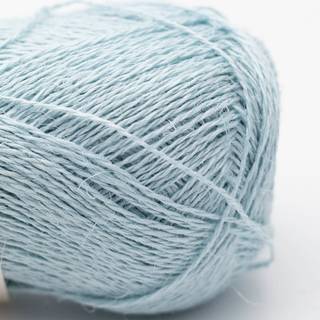 BC Garn Lino 48 Himmelblå Indhold: 100% Hør Vægt/længde: 50 g = ca. 150 meter Anbefalede Pinde: 3.00-4.00 mm Strikkefasthed: 10x10 cm = 26 m x 32 p Vask: Maskinvask 40 ºC / Tåler ikke tørretumbling.