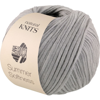 Lana Grossa Summer Softness 18 Lysegrå Indhold:80% bomuld, 20% merinould Vægt/længde:50 g = ca. 130 meter Anbefalede pinde: 5.50-6.00 mm Strikkefasthed:10 x 10 cm = 17 m x 22 p Vask: Finvask max 30°C / Tørres fladt.