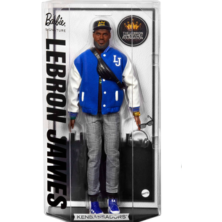 Barbie Signature LeBron James Kenbassadors Doll Collectible with Varsity Bomber Jacket outfit & accessoarer inklusive hörlurar solglasögon och me