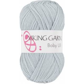 Viking Baby Ull 367 Lys gråblå Indhold: 100% Merino Superwash uld Vægt/længde: 50 g = ca. 175 meter Anbefalede pinde: 3 mm Strikkefasthed: 10 cm = 28 m Finvask, max 40°C / Brug aldrig skyllemiddel / Tørres fladt.