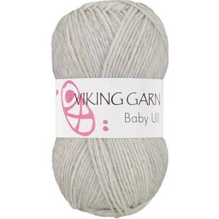 Viking Baby Ull 312 Perlegrå Indhold: 100% Merino Superwash uld Vægt/længde: 50 g = ca. 175 meter Anbefalede pinde: 3 mm Strikkefasthed: 10 cm = 28 m Finvask, max 40°C / Brug aldrig skyllemiddel / Tørres fladt.