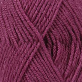 DROPS Karisma 39 Mørk gammelrosa (Uni Colour) Indhold: 100% Uld Garngruppe: B (20 - 22 masker) / 8 ply / DK / worsted Vægt/længde: 50 gram = ca. 100 meter Anbefalede pinde: 4 mm Strikkefasthed: 10 x 10 cm = 21 m x 28 p Finvask med forsigtig centrifugering på 40ºC / Brug aldrig skyllemiddel / Tørres fladt.