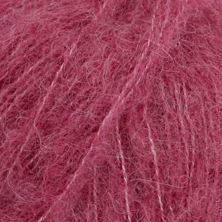 DROPS BRUSHED Alpaca Silk 08 Lyng Indhold: 77% Superfin Alpaca, 23% Mulberry Silke Garngruppe: C (16 - 19 masker) / 10 ply / aran / worsted Vægt/længde: 25 g = ca. 140 meter Anbefalede pinde: 5 mm Strikkefasthed: 10 x 10 cm = 17 m x 22 p Håndvask, max 30°C / Tørres fladt.
