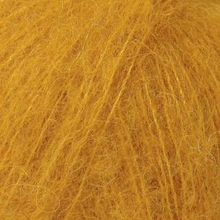 DROPS BRUSHED Alpaca Silk 19 Karry Indhold: 77% Superfin Alpaca, 23% Mulberry Silke Garngruppe: C (16 - 19 masker) / 10 ply / aran / worsted Vægt/længde: 25 g = ca. 140 meter Anbefalede pinde: 5 mm Strikkefasthed: 10 x 10 cm = 17 m x 22 p Håndvask, max 30°C / Tørres fladt.