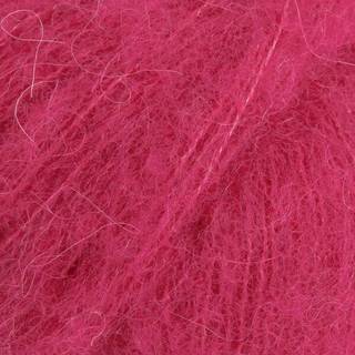DROPS BRUSHED Alpaca Silk 18 Cerise Indhold: 77% Superfin Alpaca, 23% Mulberry Silke Garngruppe: C (16 - 19 masker) / 10 ply / aran / worsted Vægt/længde: 25 g = ca. 140 meter Anbefalede pinde: 5 mm Strikkefasthed: 10 x 10 cm = 17 m x 22 p Håndvask, max 30°C / Tørres fladt.