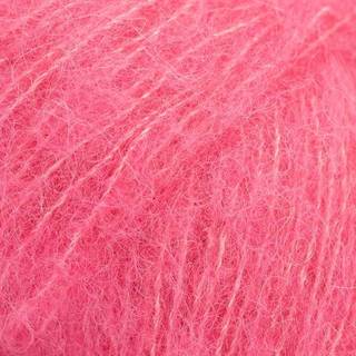 DROPS BRUSHED Alpaca Silk 31 Stærk rosa Indhold: 77% Superfin Alpaca, 23% Mulberry Silke Garngruppe: C (16 - 19 masker) / 10 ply / aran / worsted Vægt/længde: 25 g = ca. 140 meter Anbefalede pinde: 5 mm Strikkefasthed: 10 x 10 cm = 17 m x 22 p Håndvask, max 30°C / Tørres fladt.