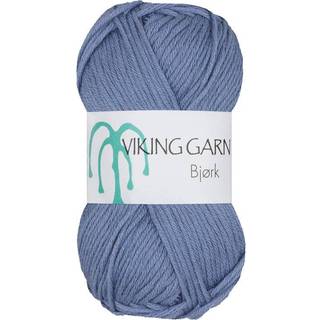 Viking Bjørk 524 Gråblå Indhold: 50% Bambus, 50% bomuld Vægt/længde: 50 g = ca. 147 meter Anbefalet pind: 3 mm Anbefalet hæklenål: 2.5 mm Strikkefasthed: 10 cm = 25 m Vask: 40°C / Tørres fladt.