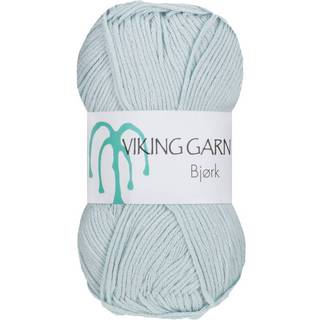 Viking Bjørk 520 Isblå Indhold: 50% Bambus, 50% bomuld Vægt/længde: 50 g = ca. 147 meter Anbefalet pind: 3 mm Anbefalet hæklenål: 2.5 mm Strikkefasthed: 10 cm = 25 m Vask: 40°C / Tørres fladt.