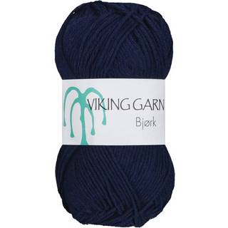 Viking Bjørk 526 Marineblå Indhold: 50% Bambus, 50% bomuld Vægt/længde: 50 g = ca. 147 meter Anbefalet pind: 3 mm Anbefalet hæklenål: 2.5 mm Strikkefasthed: 10 cm = 25 m Vask: 40°C / Tørres fladt.