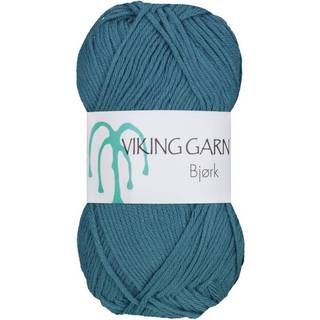 Viking Bjørk 530 Gråblå Indhold: 50% Bambus, 50% bomuld Vægt/længde: 50 g = ca. 147 meter Anbefalet pind: 3 mm Anbefalet hæklenål: 2.5 mm Strikkefasthed: 10 cm = 25 m Vask: 40°C / Tørres fladt.