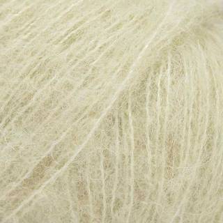 DROPS BRUSHED Alpaca Silk 27 Regnskovsdug Indhold: 77% Superfin Alpaca, 23% Mulberry Silke Garngruppe: C (16 - 19 masker) / 10 ply / aran / worsted Vægt/længde: 25 g = ca. 140 meter Anbefalede pinde: 5 mm Strikkefasthed: 10 x 10 cm = 17 m x 22 p Håndvask, max 30°C / Tørres fladt.