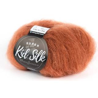 Mayflower Super Kid Silk 37 Lys brun Indhold: 76% mohair, 24% silke Vægt/Længde: 25 g = ca. 195 m Anbefalede pinde: 4.5-5 mm Strikkefasthed: 10 x 10 cm = 22 m x 27 p Vask:Håndvask/ Tåler ikke tørretumbling.